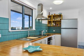Oven, toaster, cookware/dishes/utensils, dining tables - Halcyon Hardwicke Bay - Esplanade position! Off peak special! Free WiFi! (Hardwicke Bay)