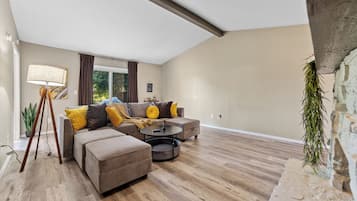 Älytelevisio, DVD-soitin, kirjoja