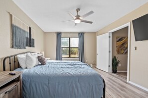 3 habitaciones, tabla de planchar con plancha y cuna de viaje 