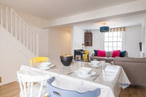 House | 2 bedrooms - Host Stay Millfield House (Brighton)