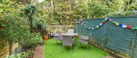 2 عدّة غرف نوم وخدمة الإنترنت