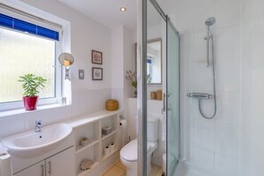 Casa | 4 quartos, acesso à internet de alta velocidade