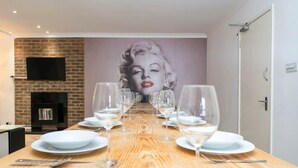 House | 5 bedrooms, high-speed internet