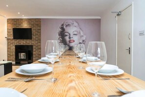 House | 5 bedrooms, Internet