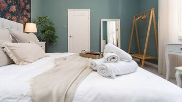 Apartment | 1 bedroom, desk, Internet