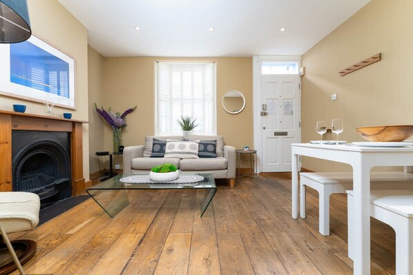 3 bedrooms - Host Stay Blue Hues on Over Street (Brighton)