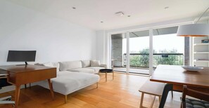 Televisio, työhuone, tietokoneen näyttö