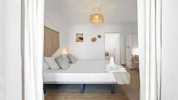 Desk, iron/ironing board, travel cot, WiFi