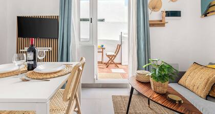 Ocean Nest · Intimate Hideaway with Terrace for Two · by Bayside Rentals