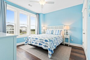 6 dormitorios, tabla de planchar con plancha, cuna de viaje