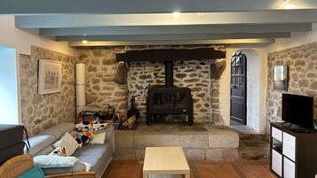 Televisie en een open haard