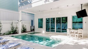 A heated pool - Mischievous Mermaid|Easy Beach Access|Private Pool|Game Room|Golf Cart (Seagrove Beach)