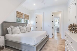 7 bedrooms, iron/ironing board, travel cot, Internet