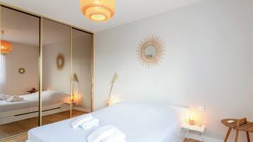 2 Schlafzimmer, BĂŒgeleisen/BĂŒgelbrett, WLAN, BettwĂ€sche