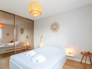 2 bedrooms, iron/ironing board, WiFi, bed sheets