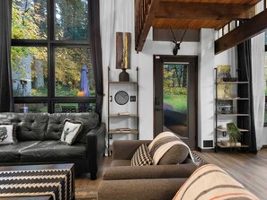 TV, caminetto, studio