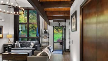 Fernseher, Kamin, Arbeitsbereiche