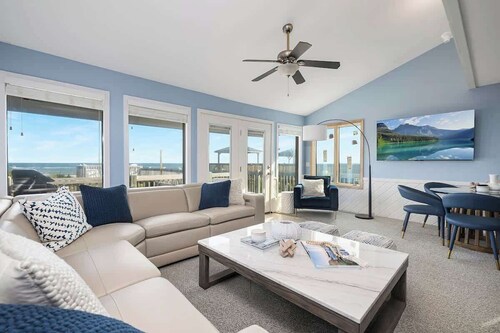 Beachfront, Heated POOL, Golf Cart & EV Charging