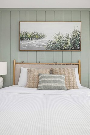 2 bedrooms, iron/ironing board, WiFi, bed sheets - Oceanfront Free EV charger & GolfCart, Pool (Ocean Isle Beach)