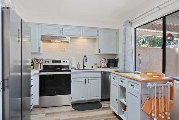 Fridge, microwave, oven, stovetop