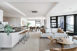 TV, offices - Oceanfront Designer Home  Sea Views, Pool and Gym (Mount Maunganui)