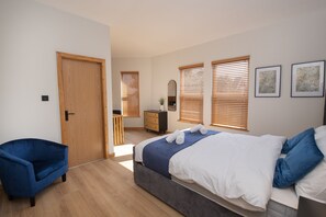 Comfort Triple Room, Ensuite | Iron/ironing board - Amber (Hull)