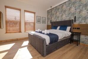 Comfort Triple Room, Ensuite | Iron/ironing board - Amber (Hull)