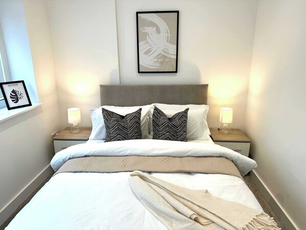 2 bedrooms, internet, bed sheets - Host & Stay | Copper Box (Crosby)