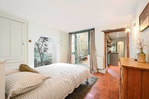 1 chambre, bureau, fer et planche à repasser, Wi-Fi