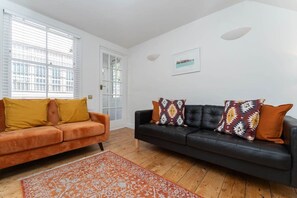 Televisión y oficina 