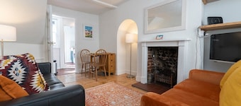 Host & Stay | The Navy at Frederick Gardens