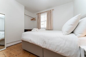 2 habitaciones, tabla de planchar con plancha, wifi y ropa de cama 