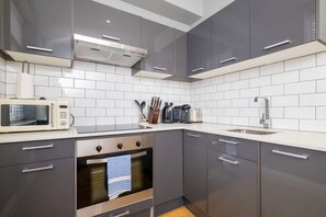 Fridge, microwave, oven, stovetop - Host & Stay | St James Opulence (Brighton and Hove)