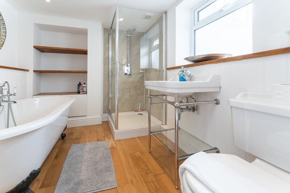 Shower, hair dryer, towels, shampoo