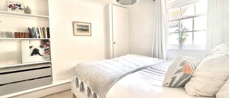 4 chambres, fer et planche à repasser, Wi-Fi, draps fournis