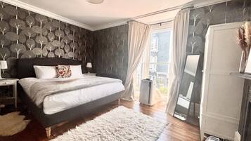 4 bedrooms, iron/ironing board, WiFi, bed sheets