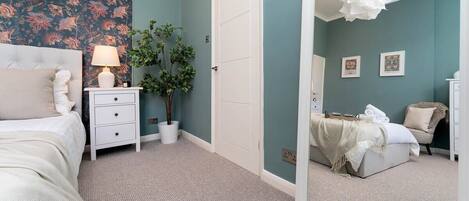 1 bedroom, desk, iron/ironing board, WiFi