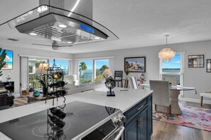 Interior - Waters Edge: 2  BR, 2.5  BA Condominium in Marathon, Sleeps 4 (Marathon)