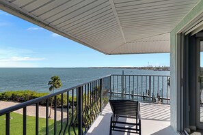 Property grounds - Waters Edge: 2  BR, 2.5  BA Condominium in Marathon, Sleeps 4 (Marathon)