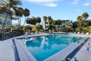 Unclassified image, 4 of 34, button - Waters Edge (Marathon)