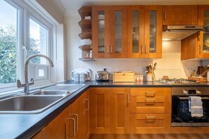 Fridge, oven, stovetop, coffee/tea maker - Host & Stay | Tivoli Garden Flat (Brighton and Hove)