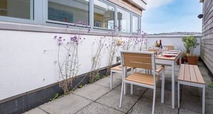 Host & Stay | Kingscote Townhouse