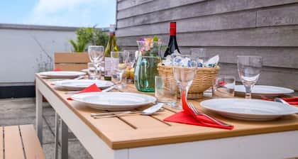 Host & Stay | Kingscote Townhouse