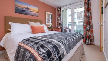 4 bedrooms, desk, iron/ironing board, travel crib