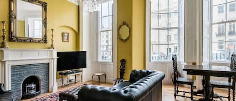 テレビ、書斎 / ワークスペース