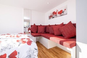Iron/ironing board, WiFi, bed sheets - Host & Stay | Wilson Studio (Brighton and Hove)