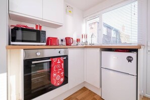 Vannkoker, brødrister og kjøkkenutstyr