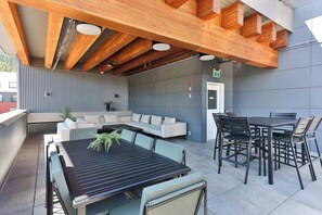 تناول الطعام بالخارج