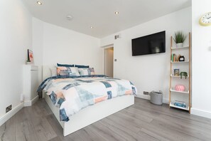 Iron/ironing board, WiFi, bed sheets