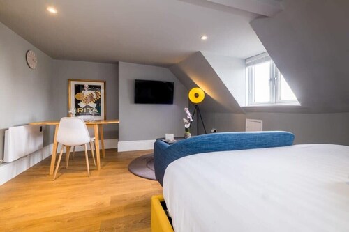 Host & Stay | St James' Studio